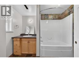 6391 Houseman Road, 100 Mile House, BC V0K1G0 Photo 36