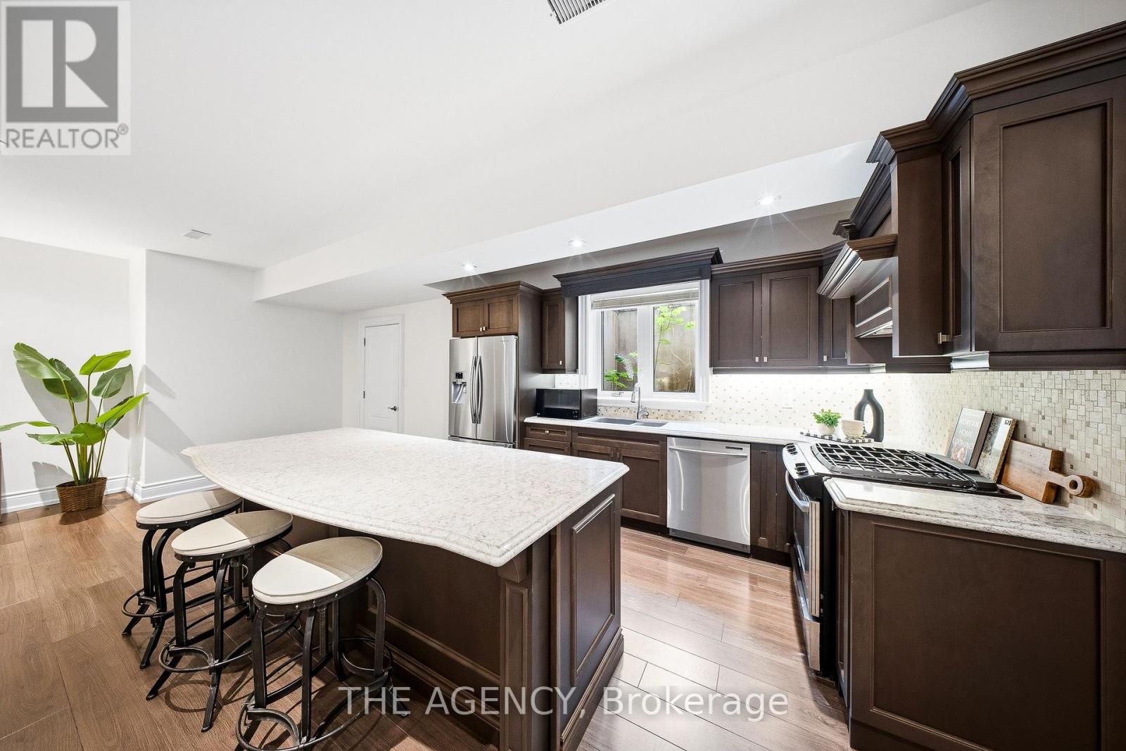 1098 Lakeshore Road West — photo 28