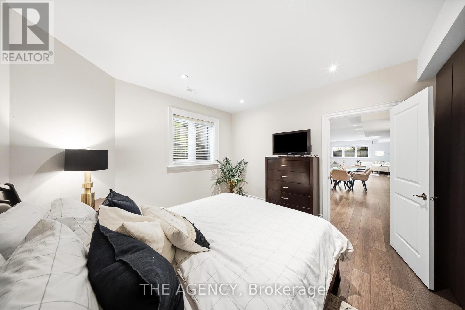 1098 Lakeshore Road West — photo 34