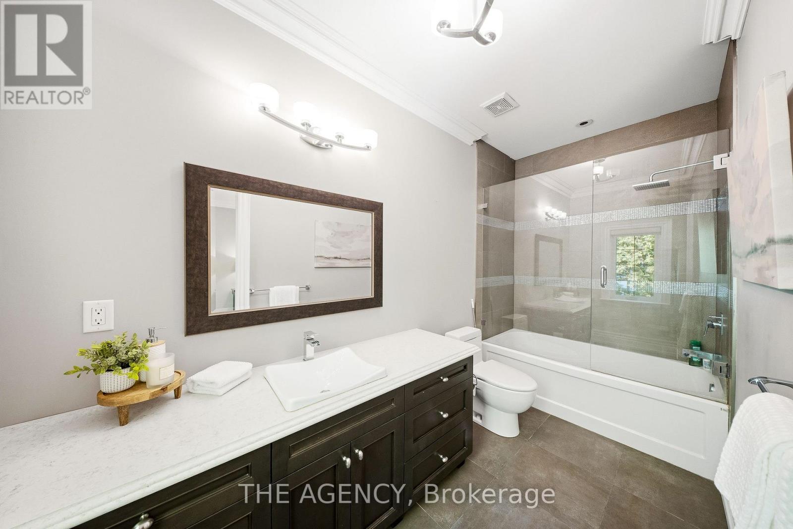 1098 Lakeshore Road West — photo 21