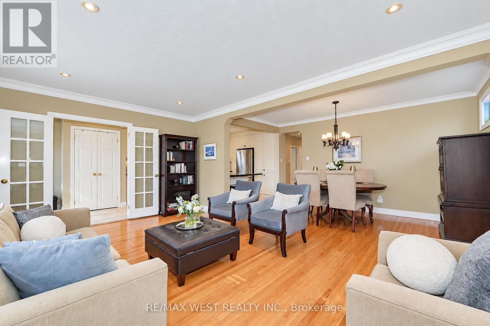18 Nashland Avenue, Toronto, ON photo 4