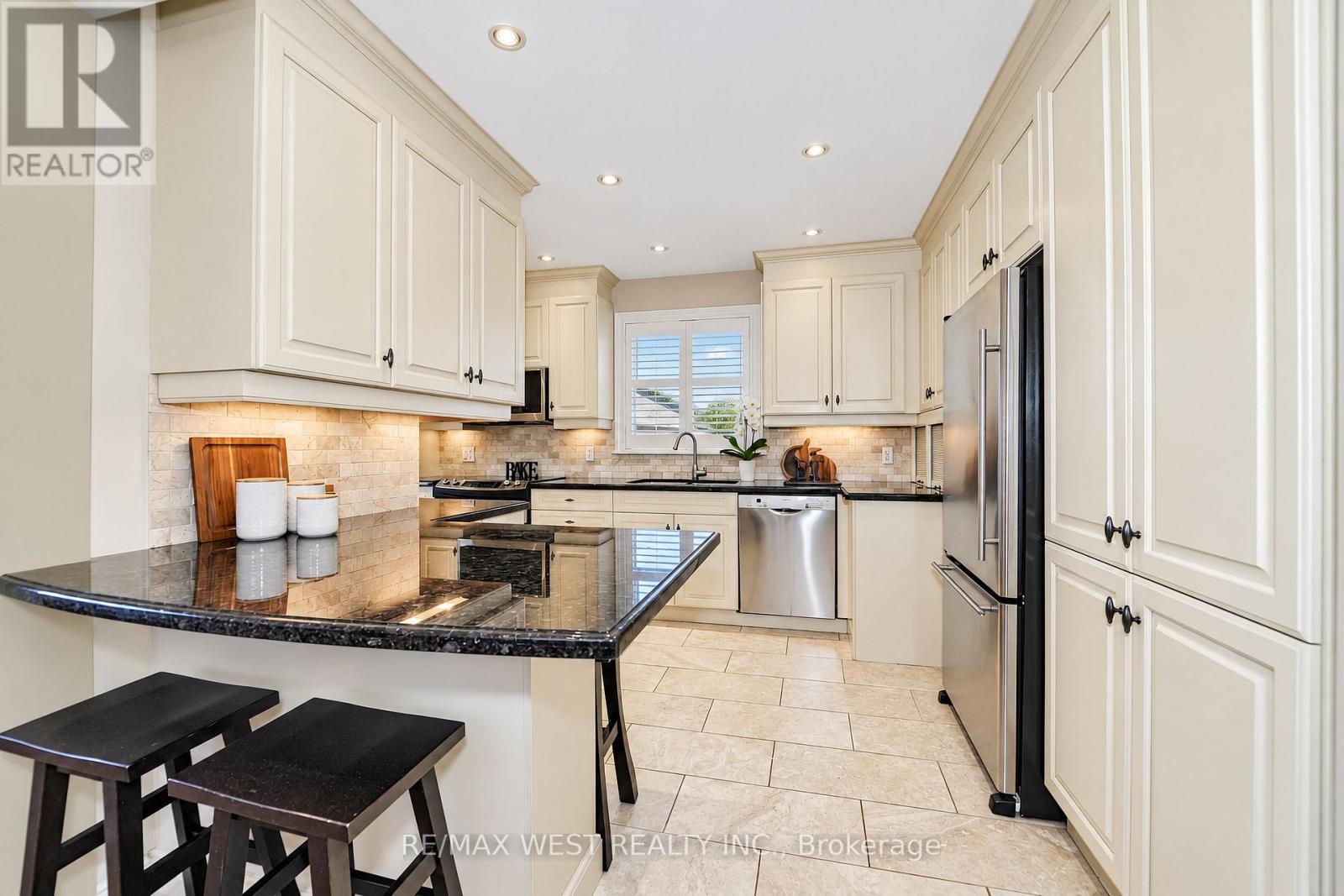 18 Nashland Avenue, Toronto, ON photo 6
