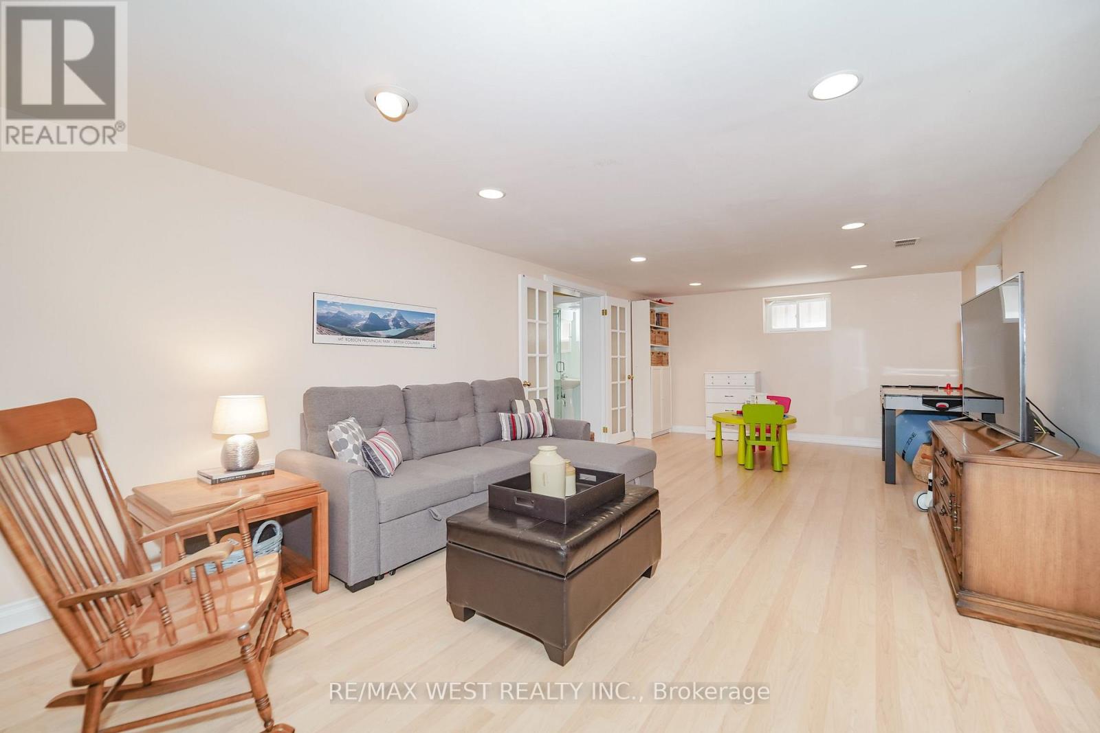 18 Nashland Avenue, Toronto, ON photo 15