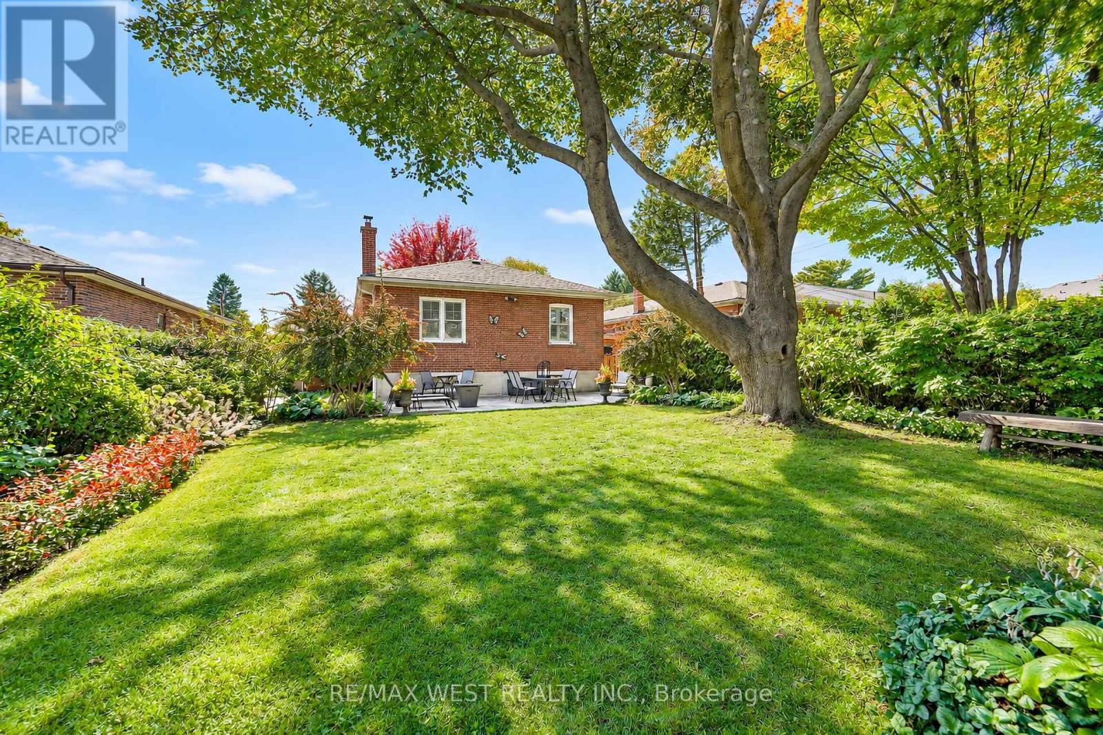 18 Nashland Avenue, Toronto, ON photo 2