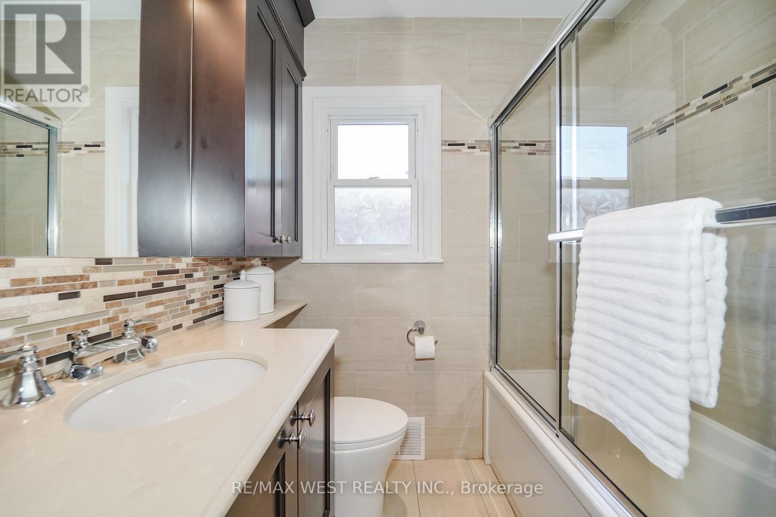 18 Nashland Avenue, Toronto, ON photo 9