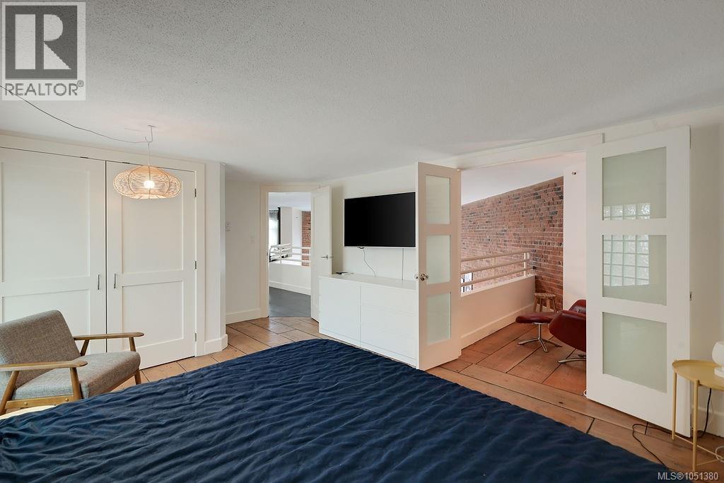 302 1407 Government St, Victoria