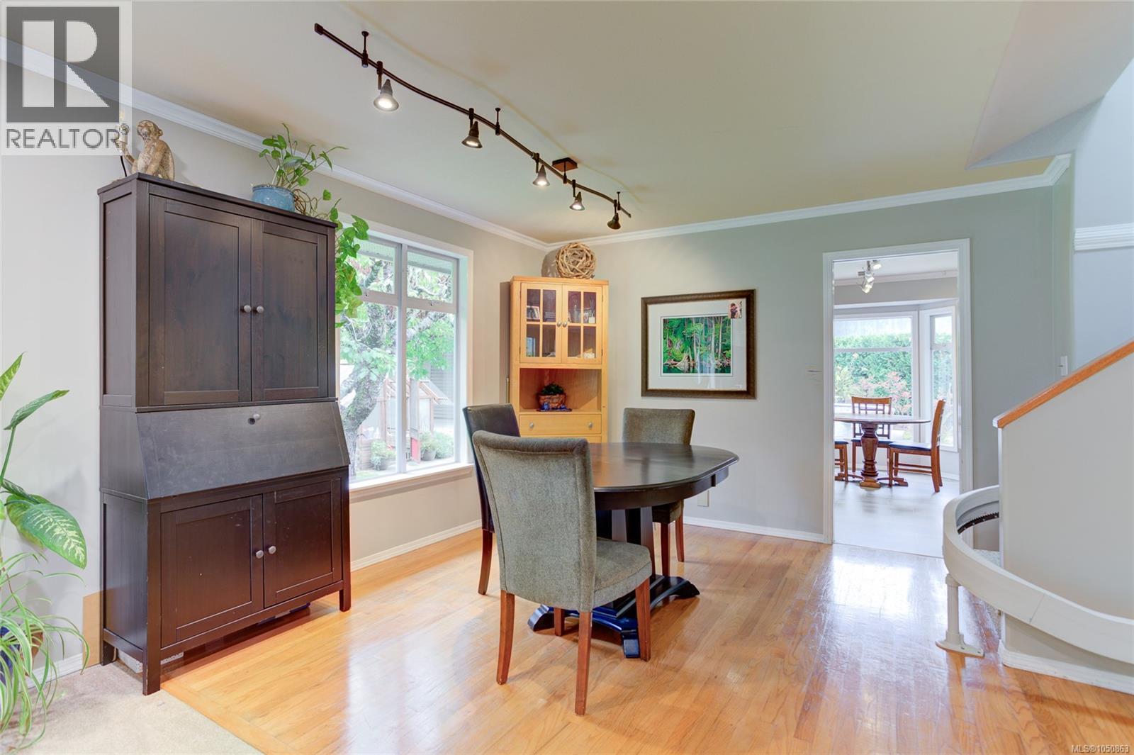 100 Elk Rd - Image 8
