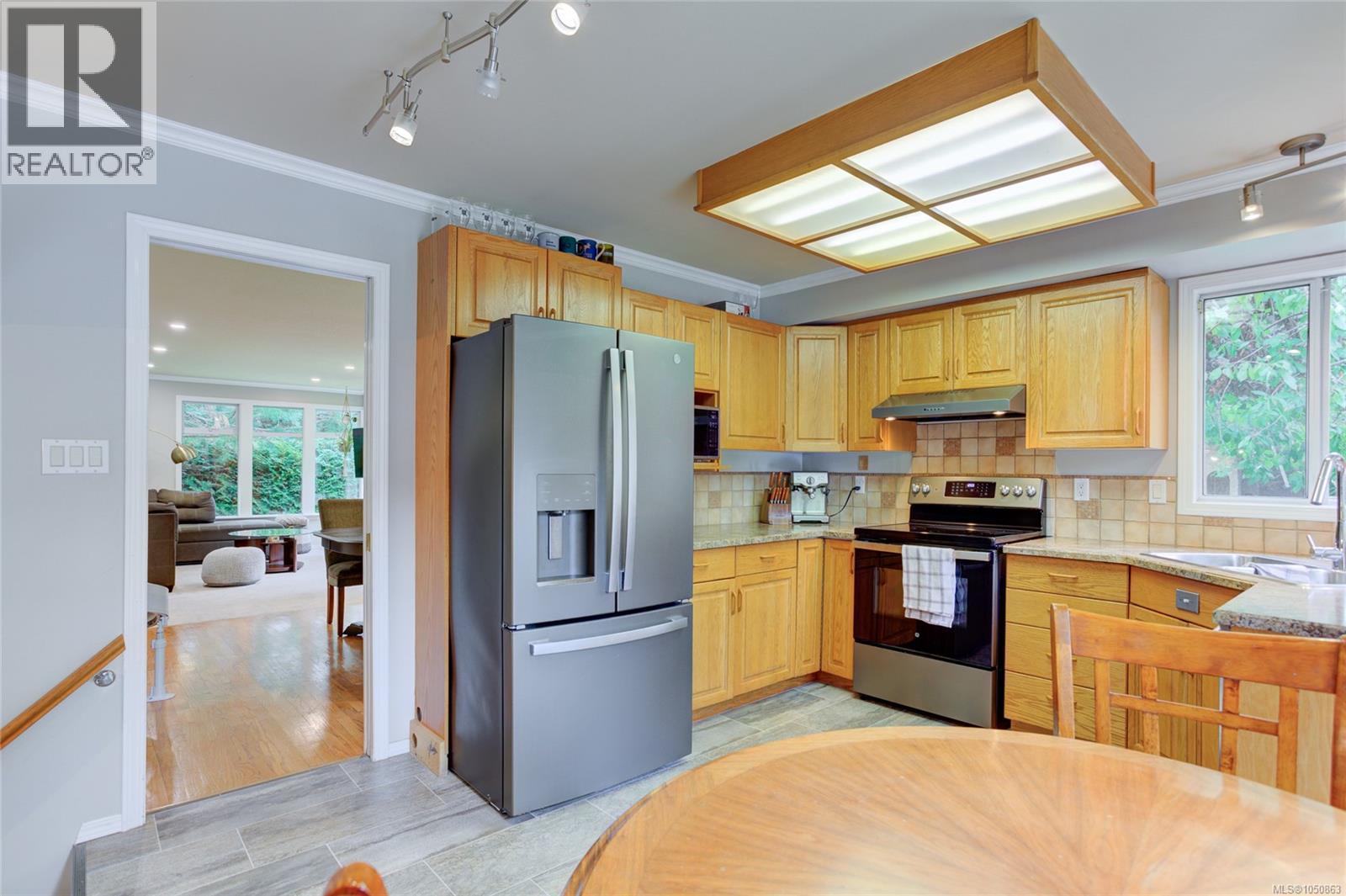 100 Elk Rd - Image 10