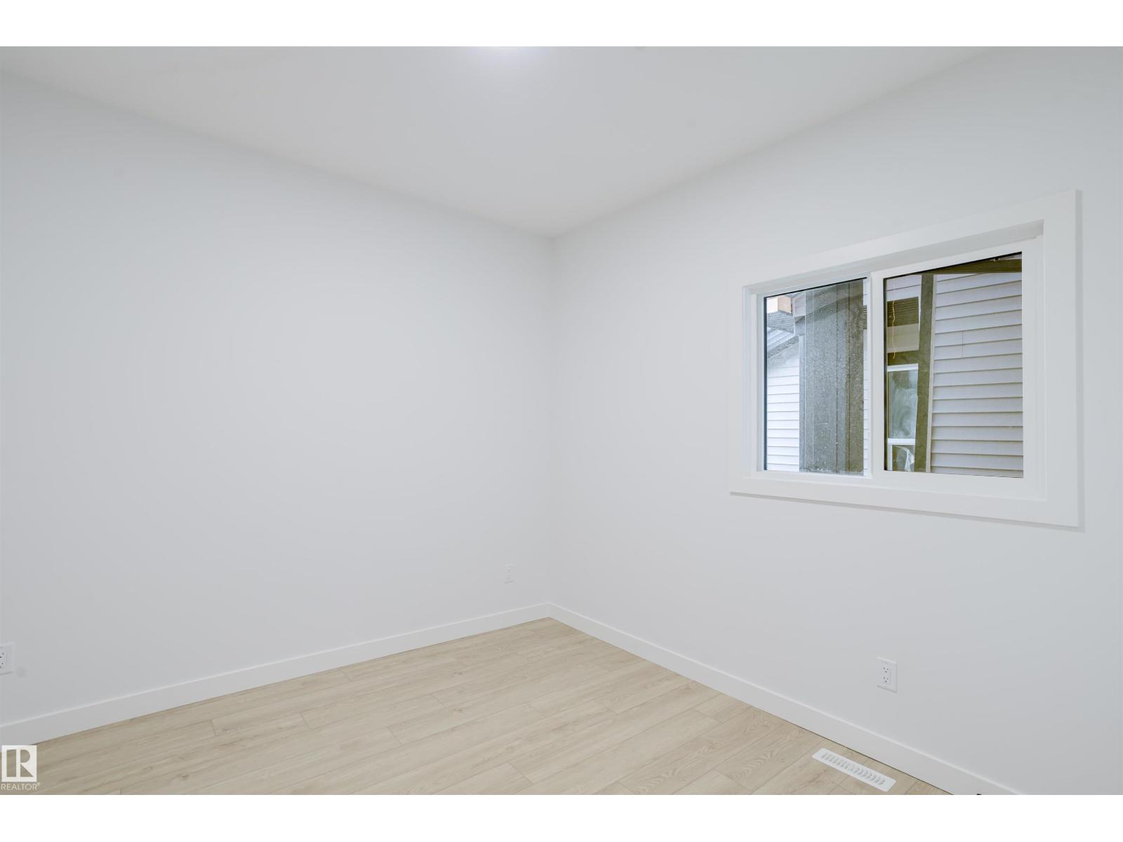 6215 29 AV SW - 4