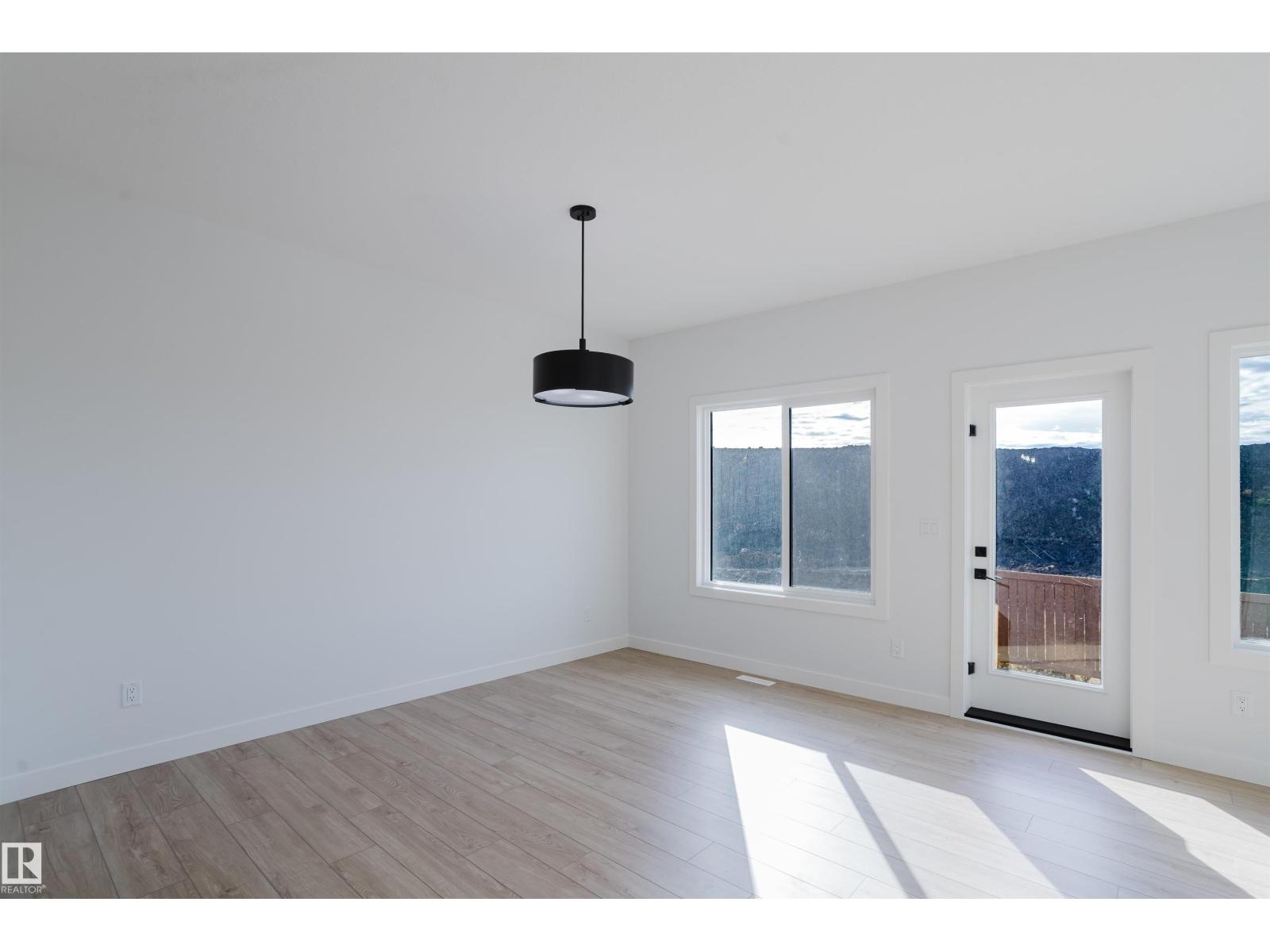 6215 29 AV SW - 18