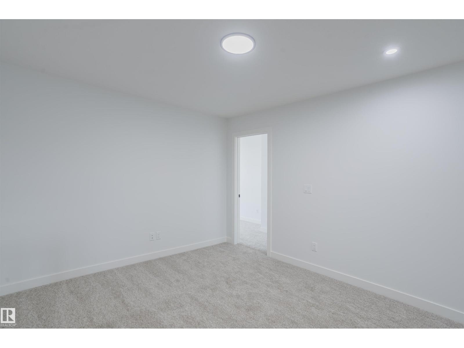 6215 29 AV SW - Image 28