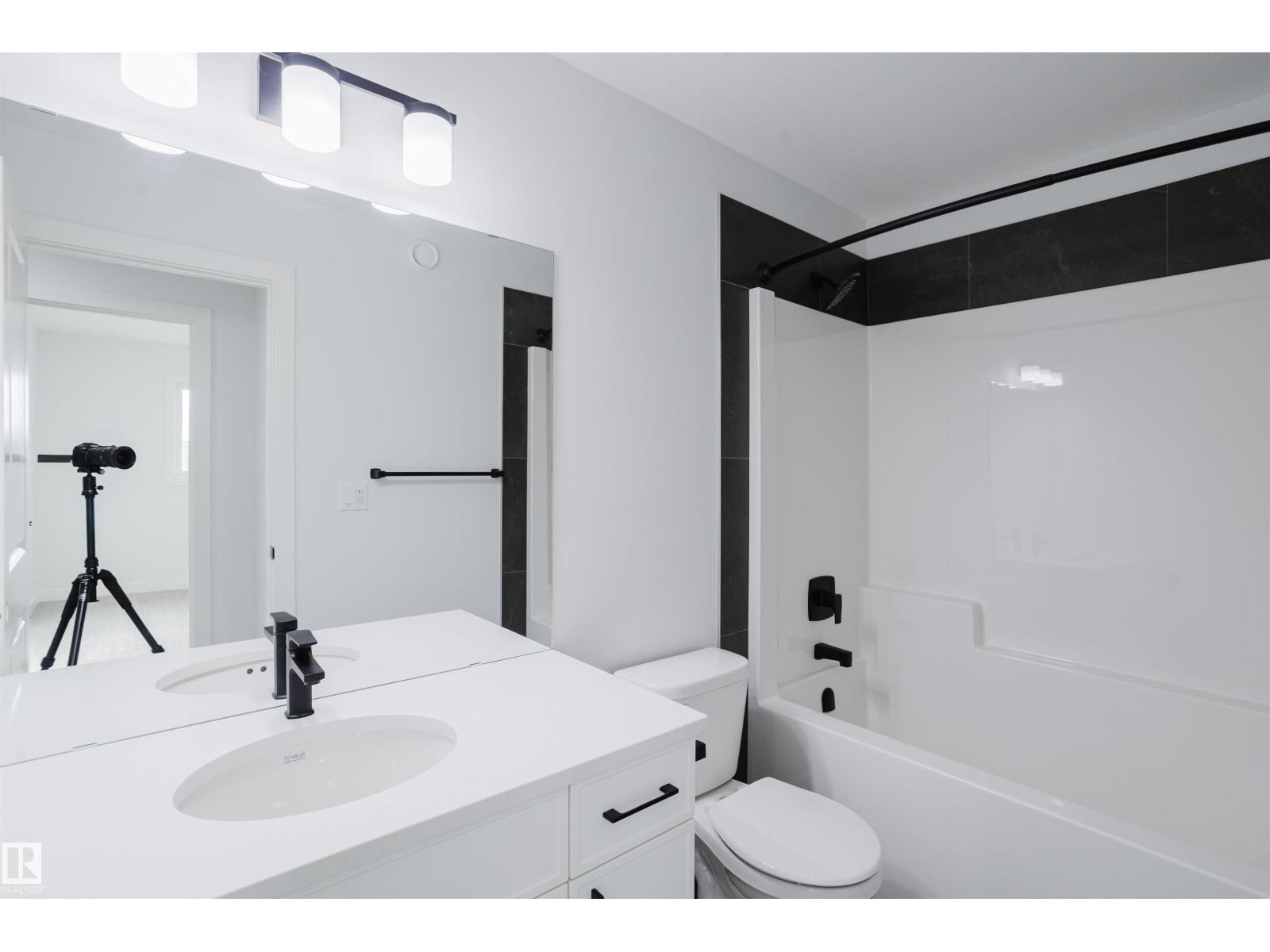 6215 29 AV SW - Image 42