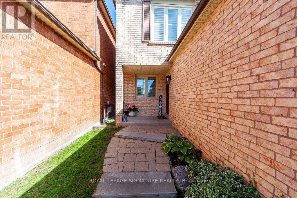 28 Augusta Court, Markham, ON photo 2