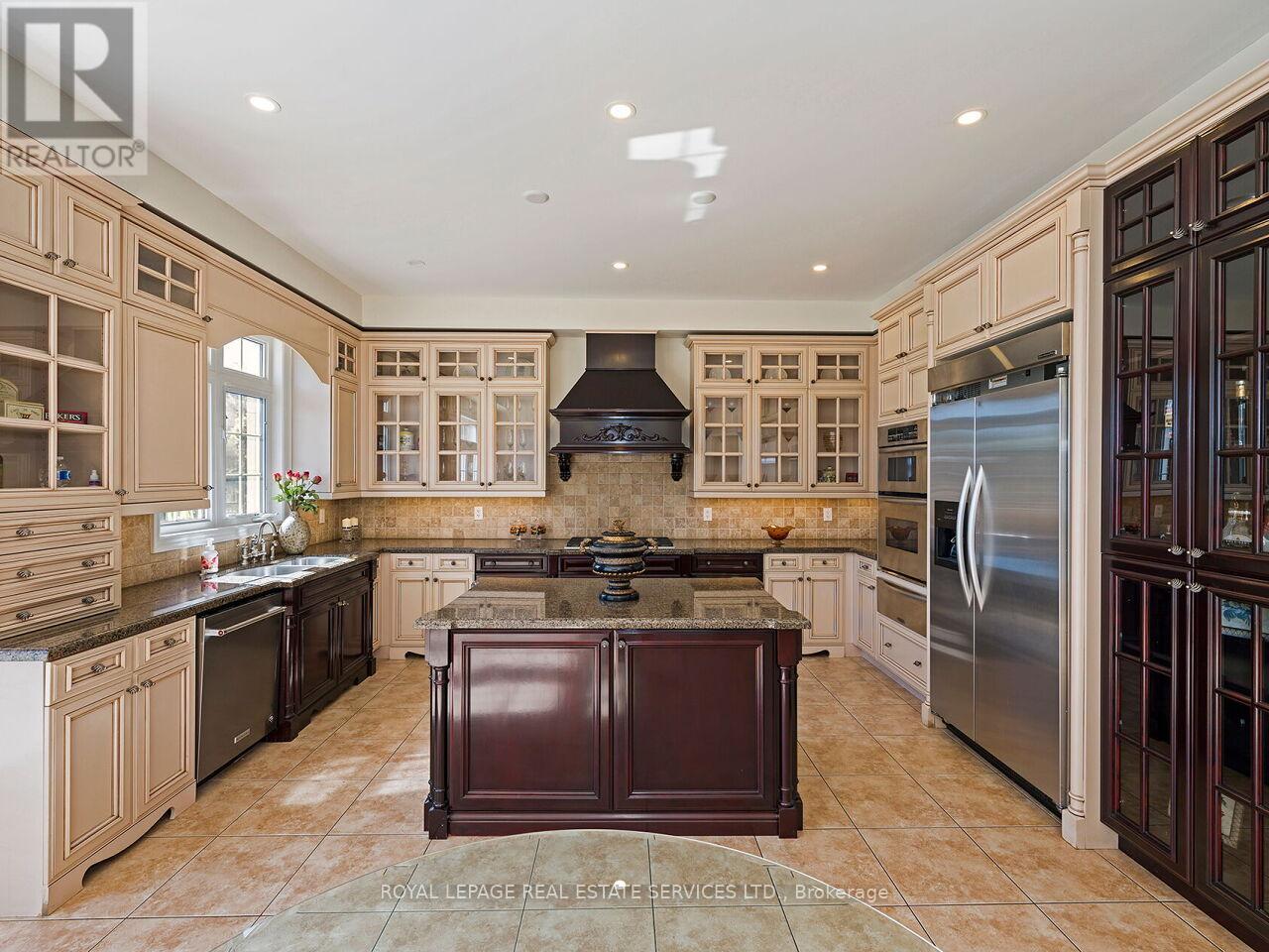 11 BEAUVISTA COURT - 12