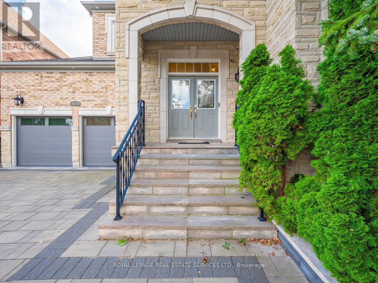 11 Beauvista Court, Vaughan, ON photo 3