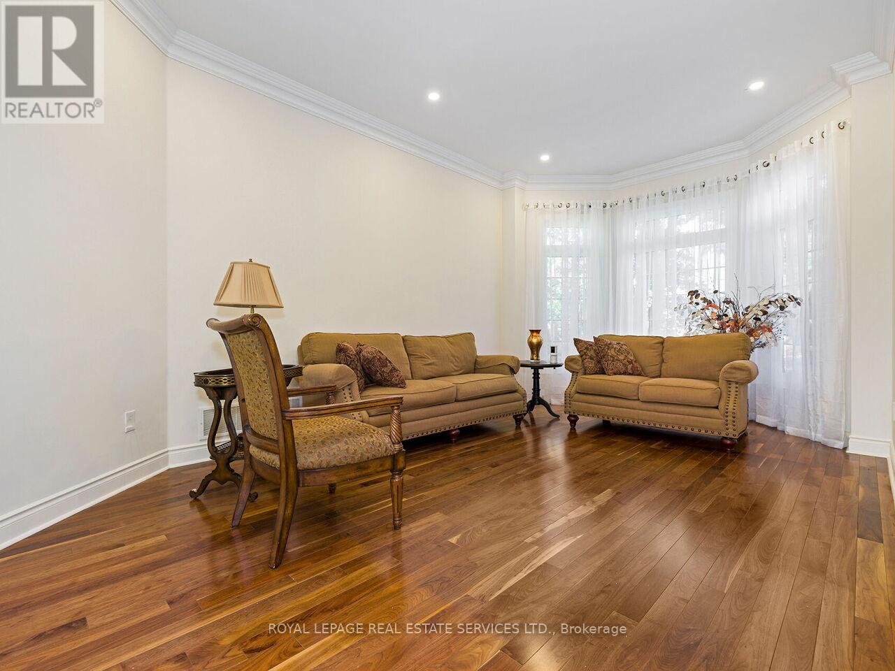 11 Beauvista Court, Vaughan, ON photo 4