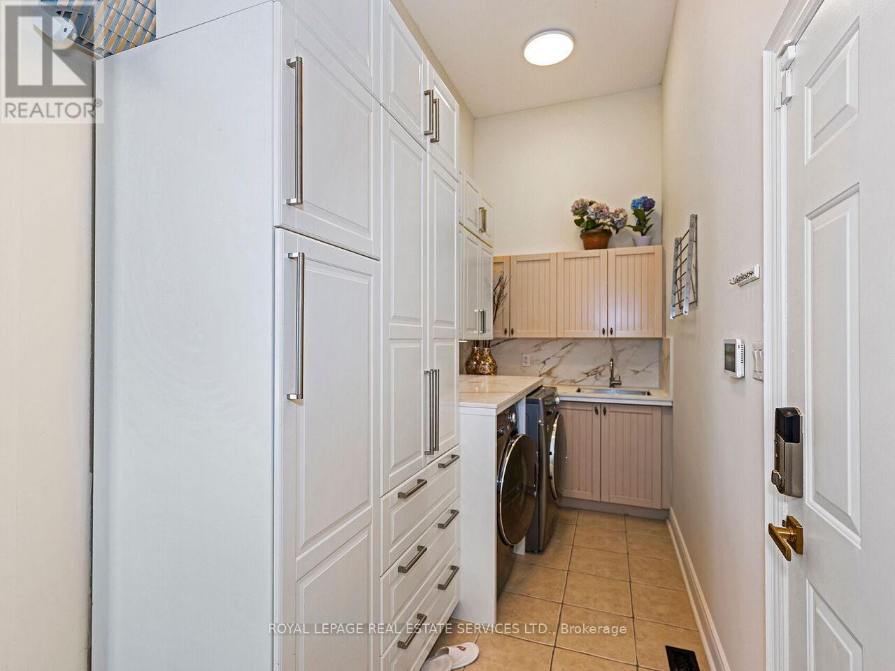 11 BEAUVISTA COURT - 43