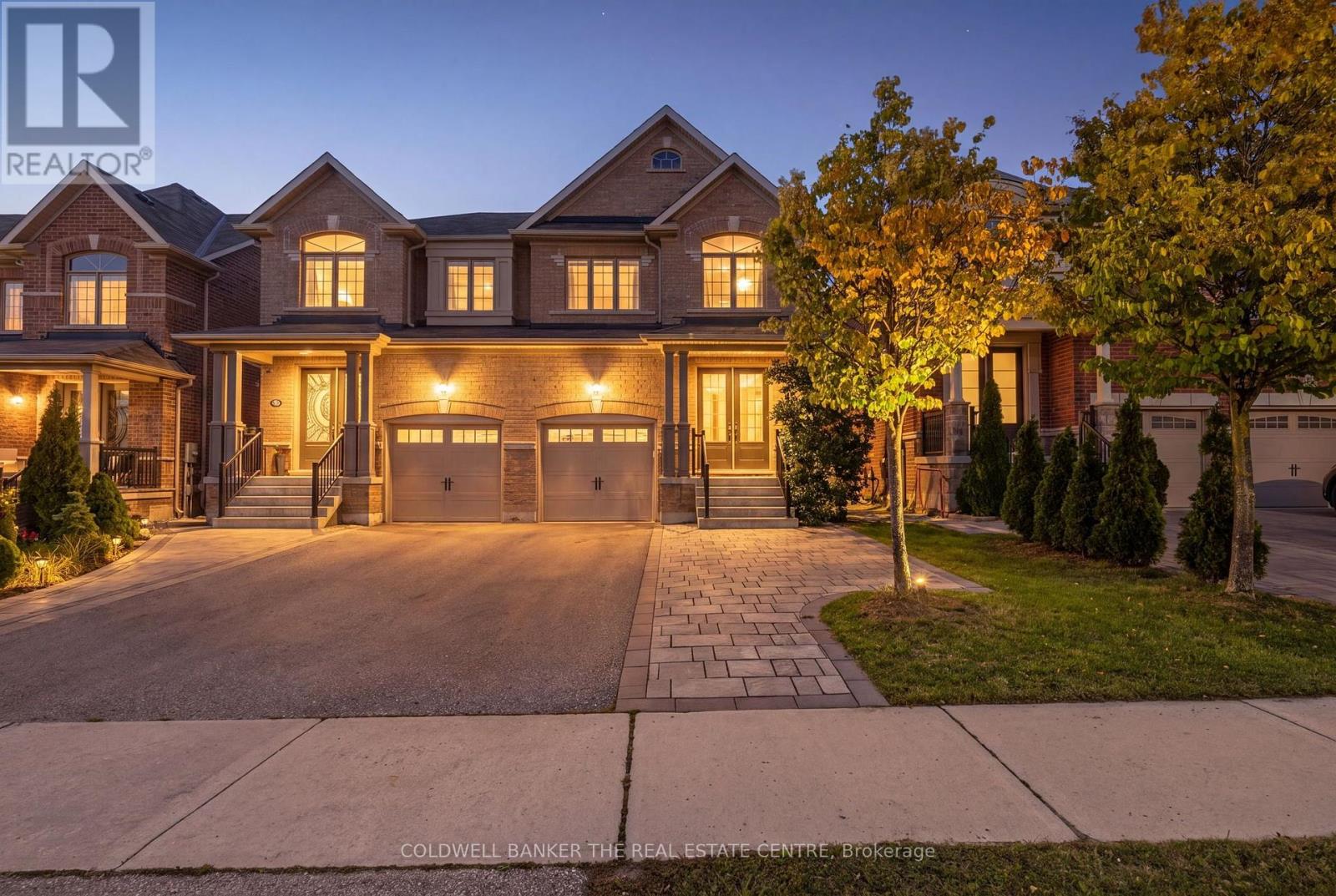 705 Yarfield Crescent, Newmarket, ON photo 1