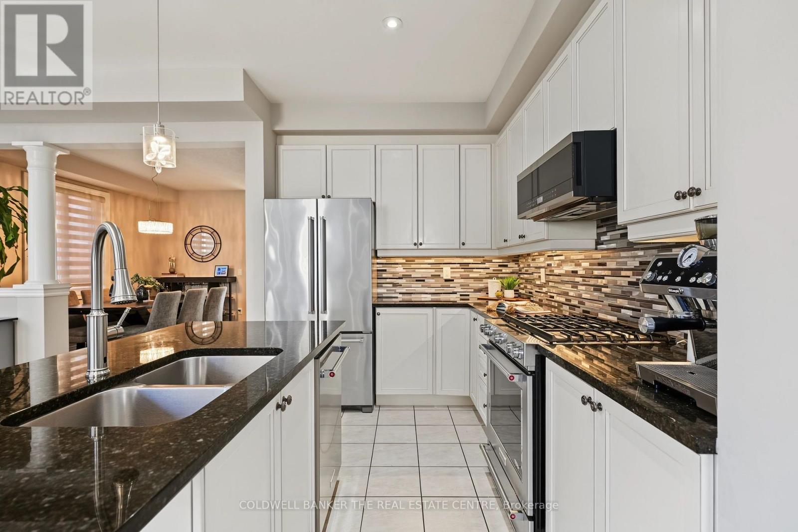 705 Yarfield Crescent, Newmarket, ON photo 11