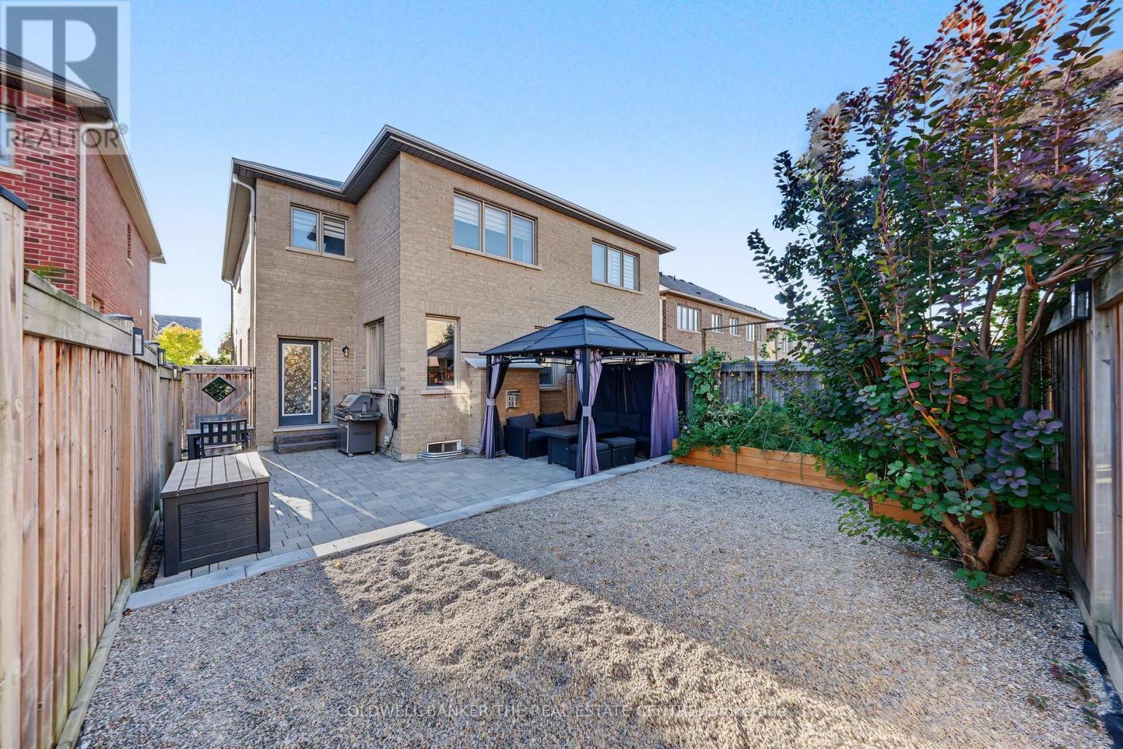 705 Yarfield Crescent, Newmarket, ON photo 29