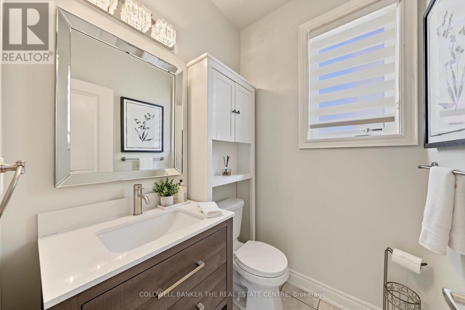 705 Yarfield Crescent, Newmarket, ON photo 5