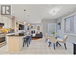705 Yarfield Crescent, Newmarket, ON L3X0H4 Photo 10