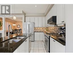 705 Yarfield Crescent, Newmarket, ON L3X0H4 Photo 11