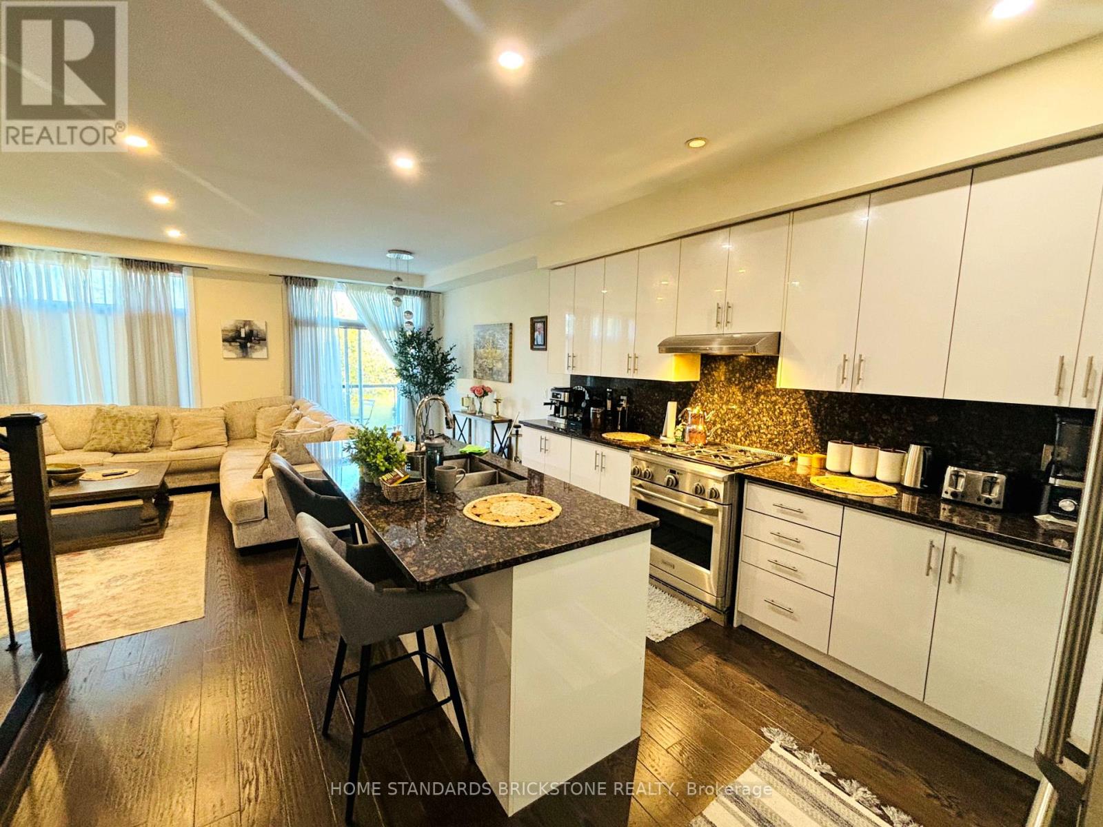 52 DUNCOMBE LANE - 5