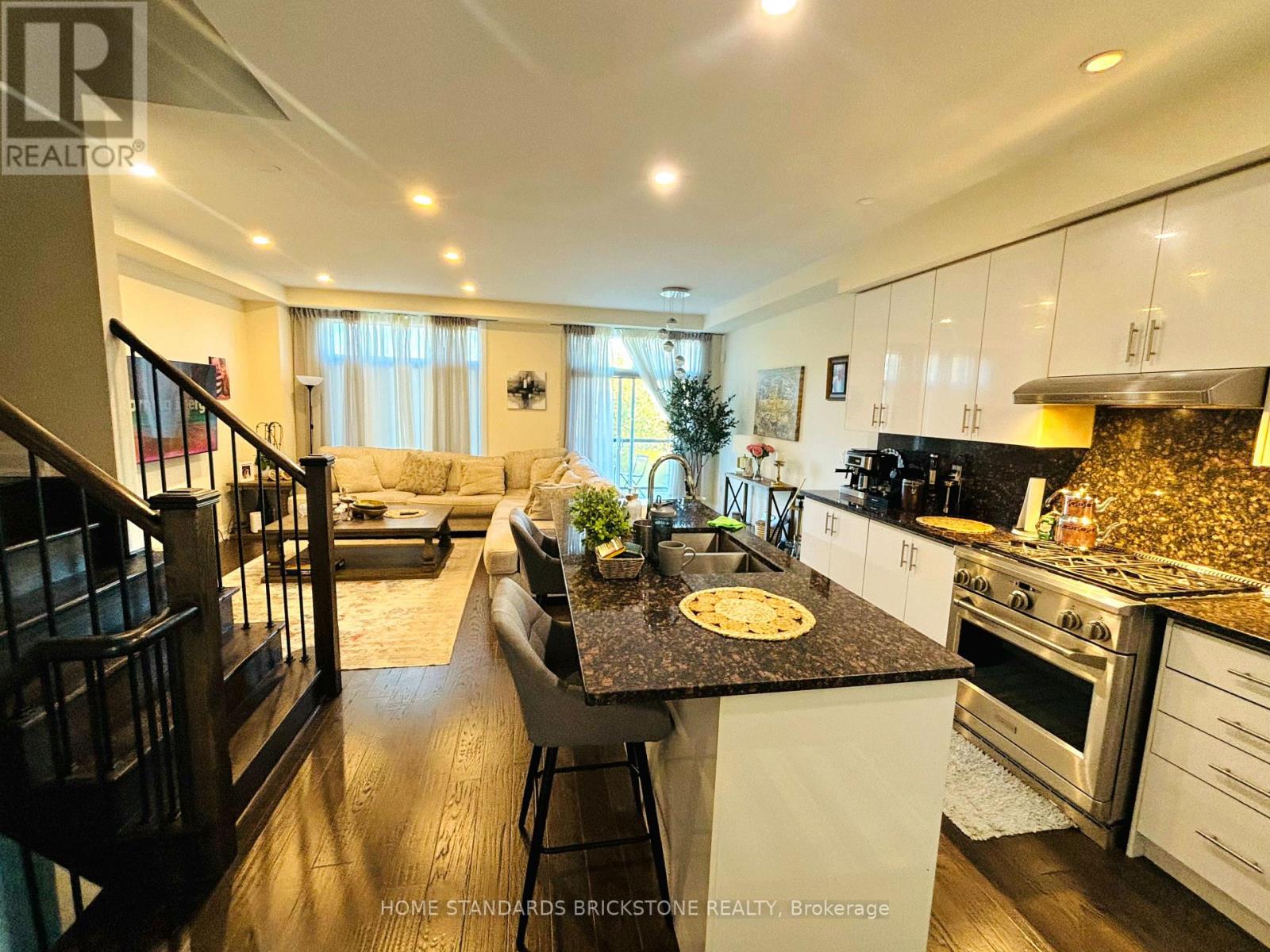 52 Duncombe Lane, Richmond Hill, ON photo 6