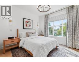 736 35 Street NW - photo 16