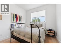 736 35 Street NW - photo 24