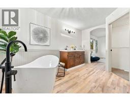 Living room - 140 West Creek Pond, Chestermere, AB T1X1H4 Photo 6