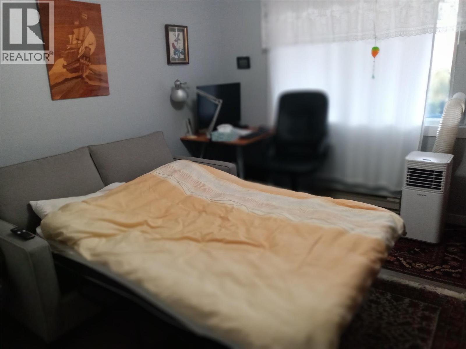 #401 272 Green Avenue - Image 12