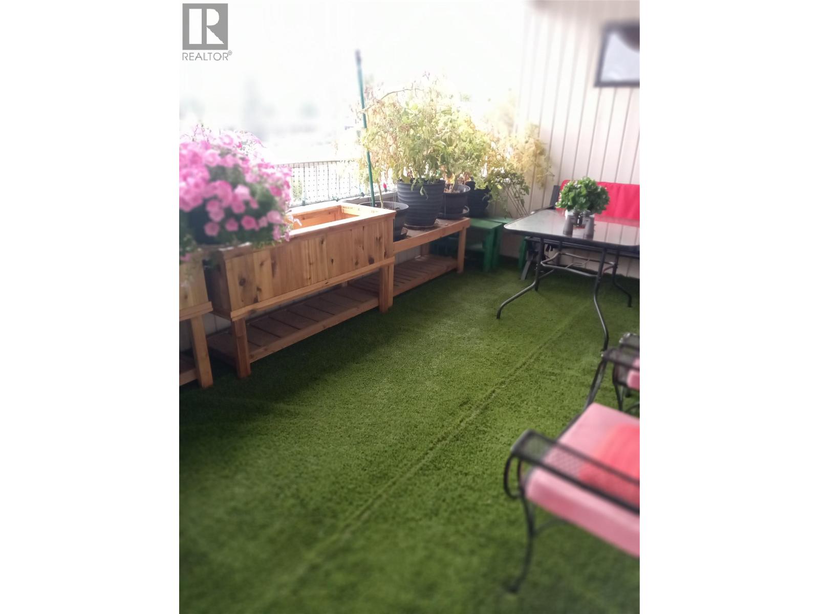 #401 272 Green Avenue - 15