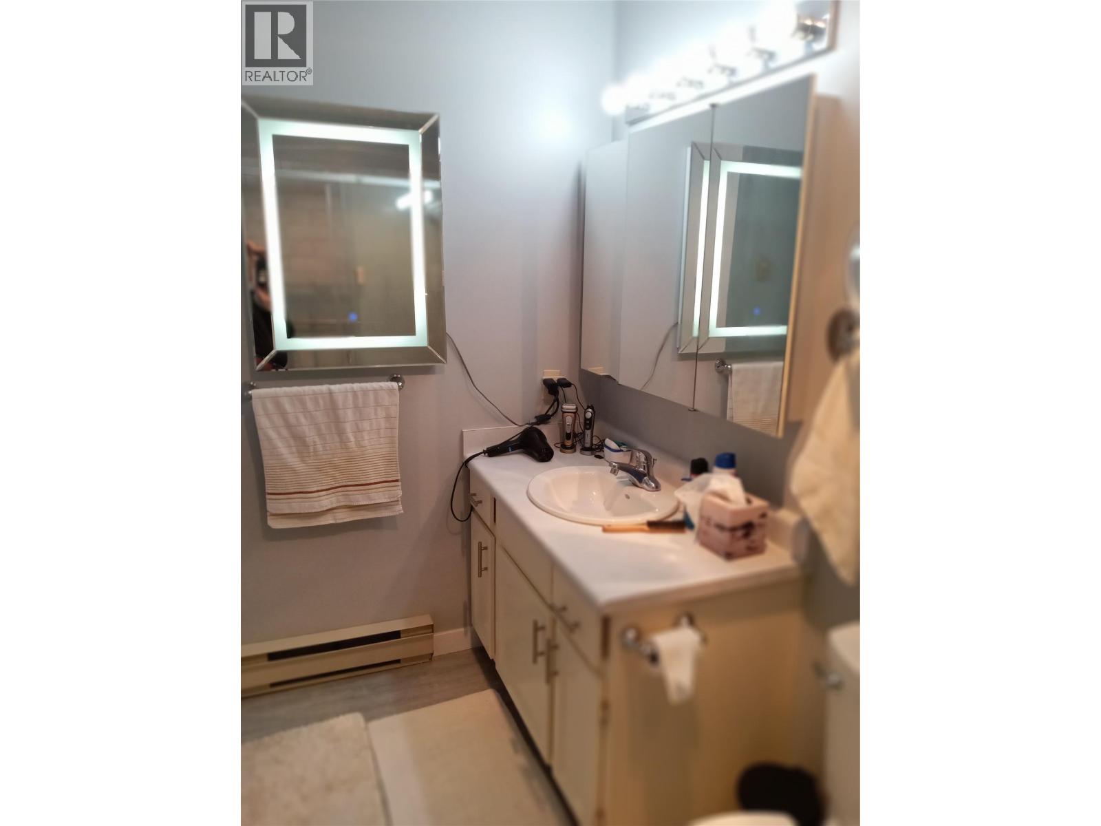 #401 272 Green Avenue - 9