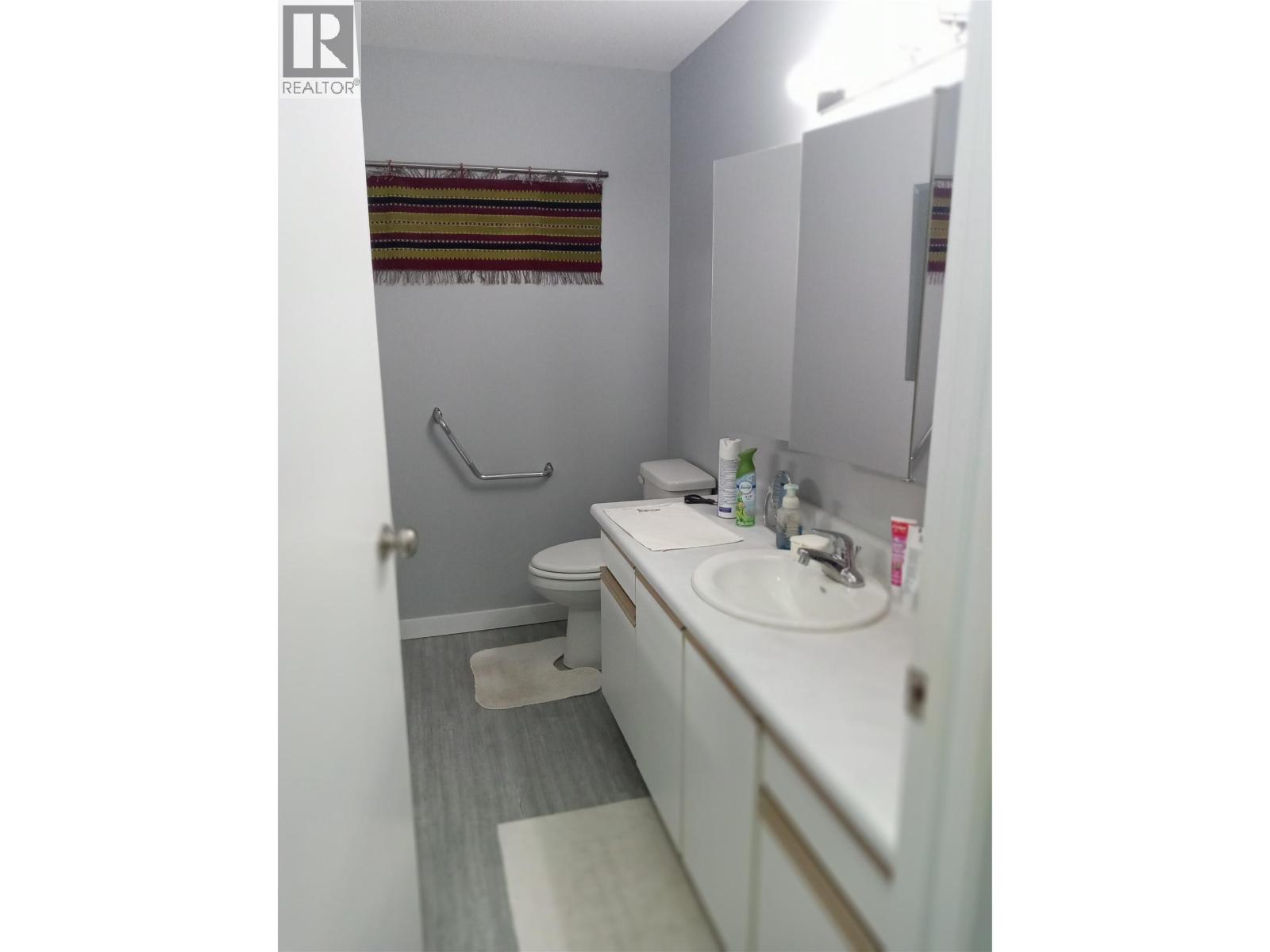#401 272 Green Avenue - 10