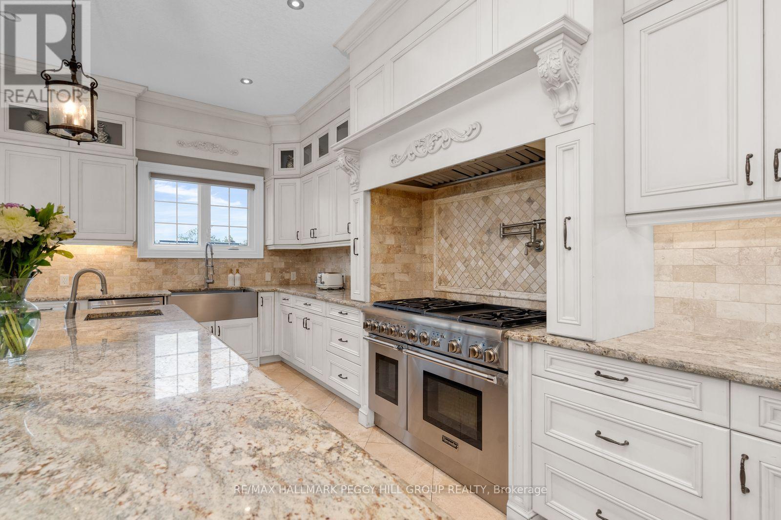 31 Loftus Road, Springwater, ON photo 9