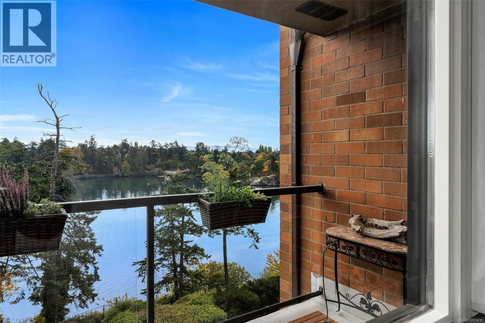 403 105 Gorge Rd E, Victoria
