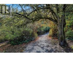 403 105 Gorge Rd E, Victoria, BC V9A1L1 Photo 38