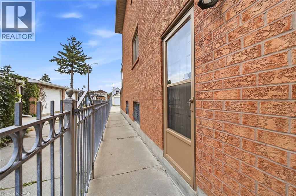 277 Harvie Avenue — photo 37