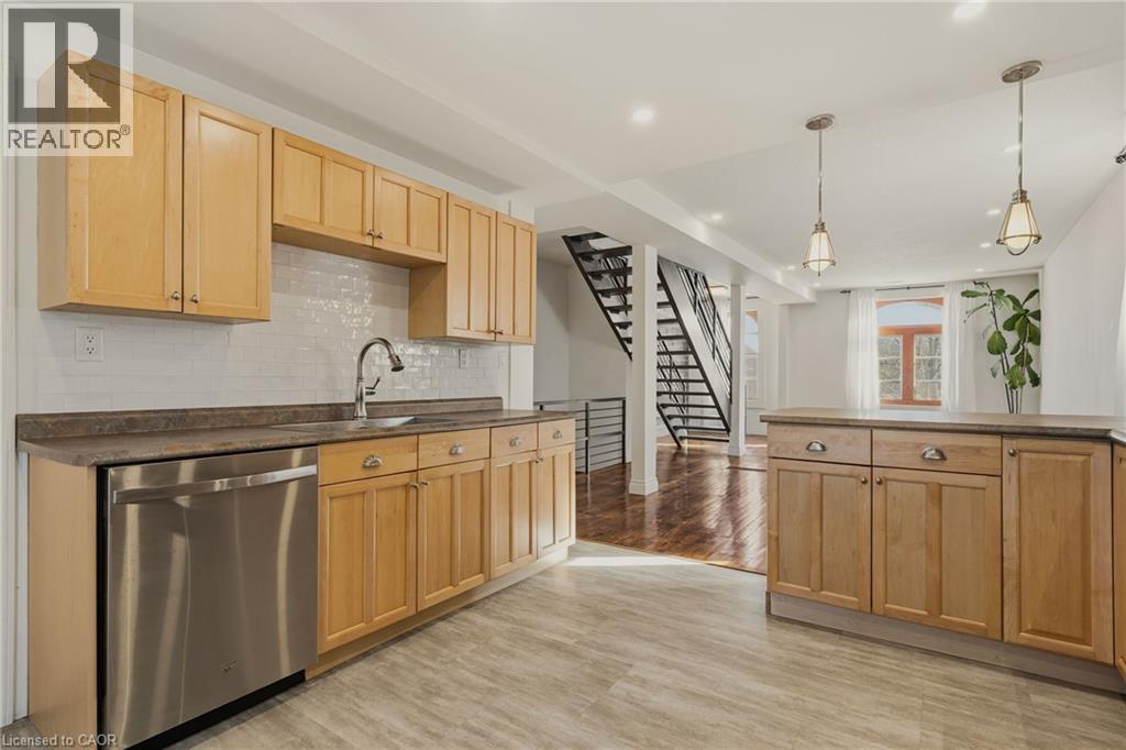 282 Hess Street South — photo 15