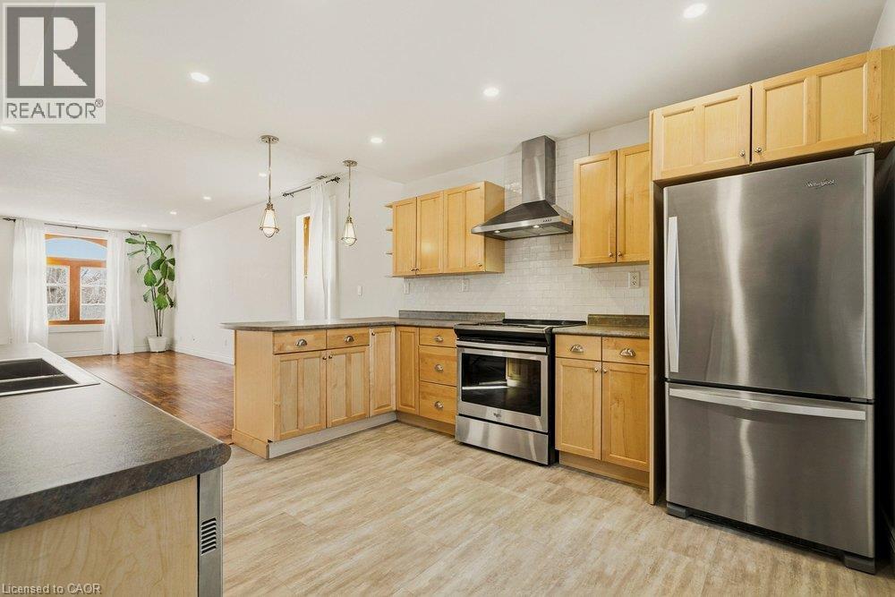 282 Hess Street South — photo 17