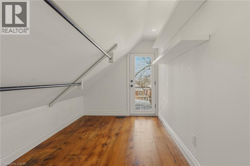 282 Hess Street South — photo 27