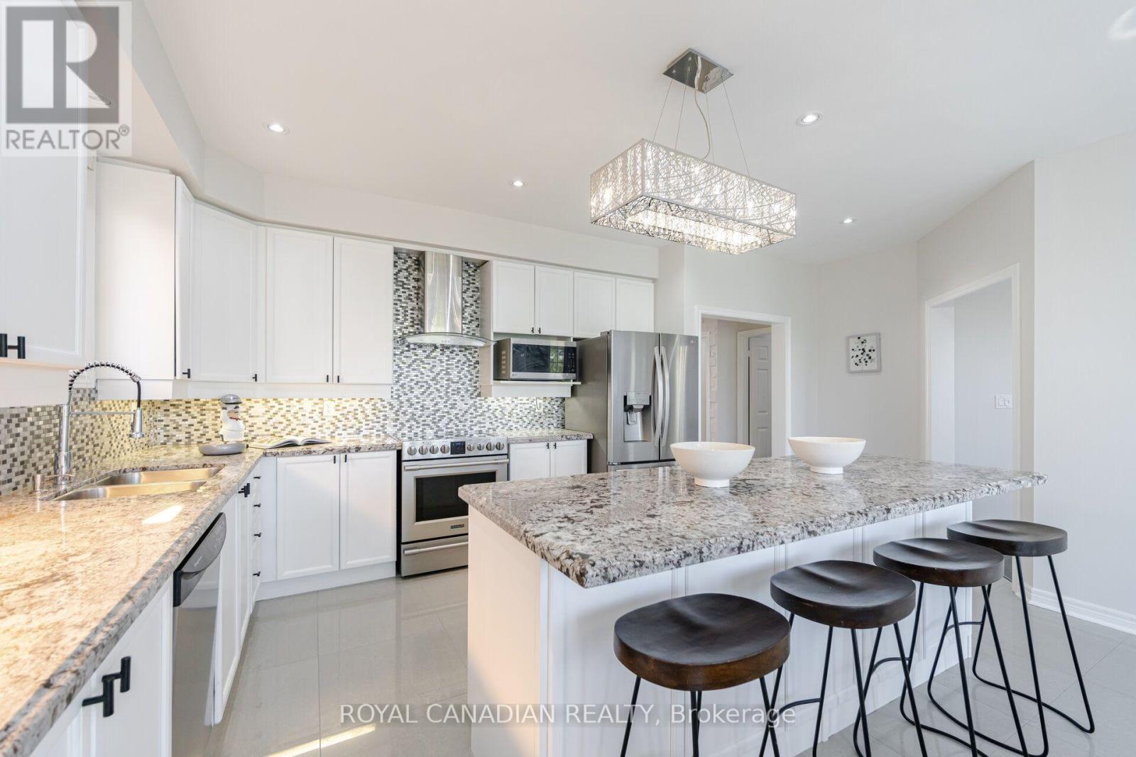 33 RUBYSILVER DRIVE, Brampton (Vales of Castlemore) — photo 11