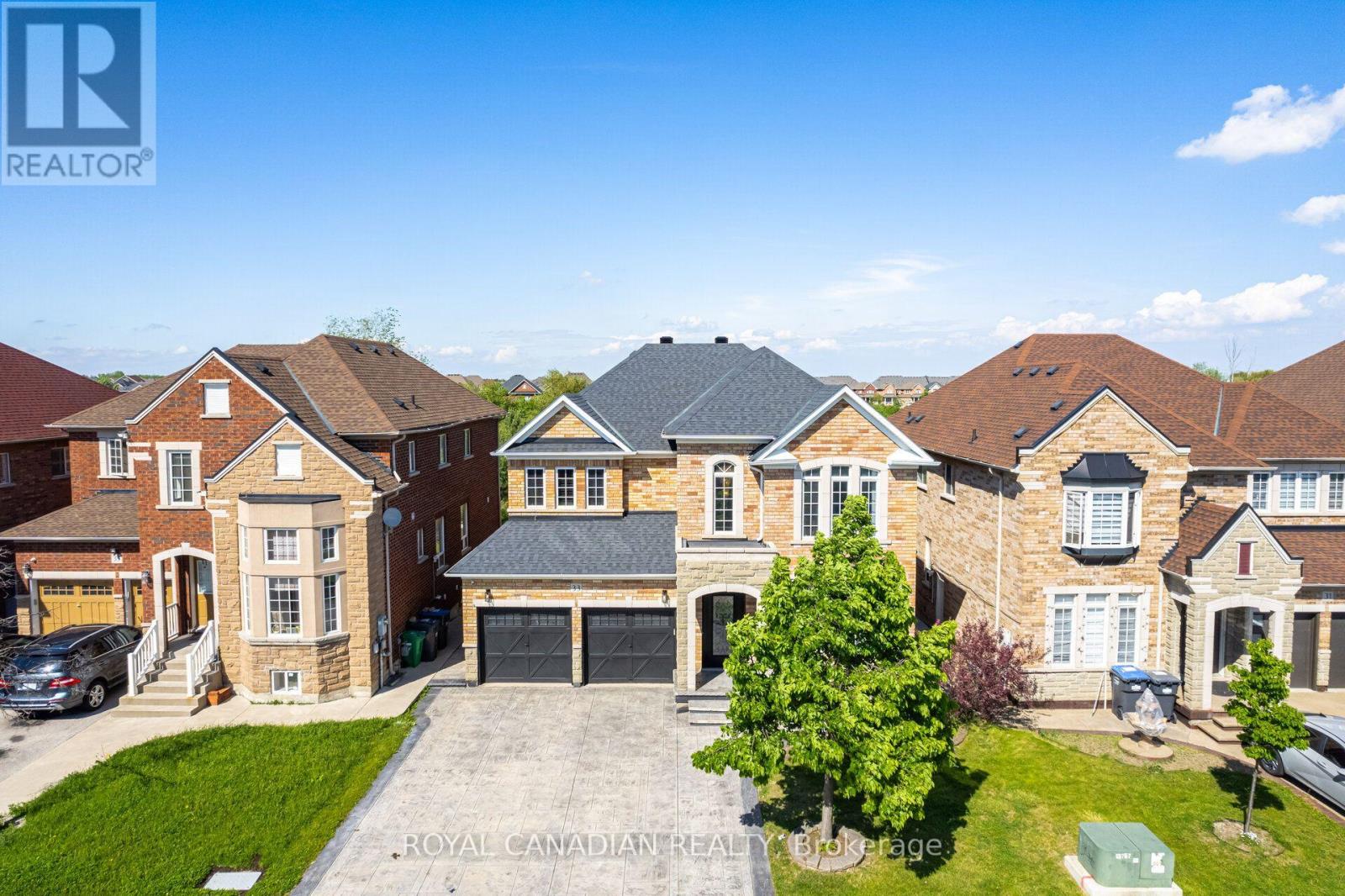 33 RUBYSILVER DRIVE, Brampton (Vales of Castlemore) — photo 2