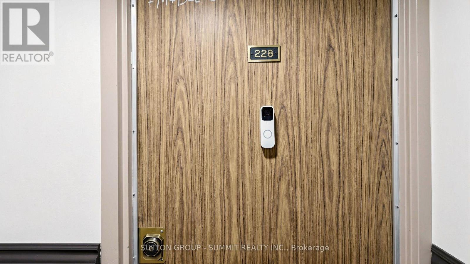#228 2095 ROCHE COURT N - 37