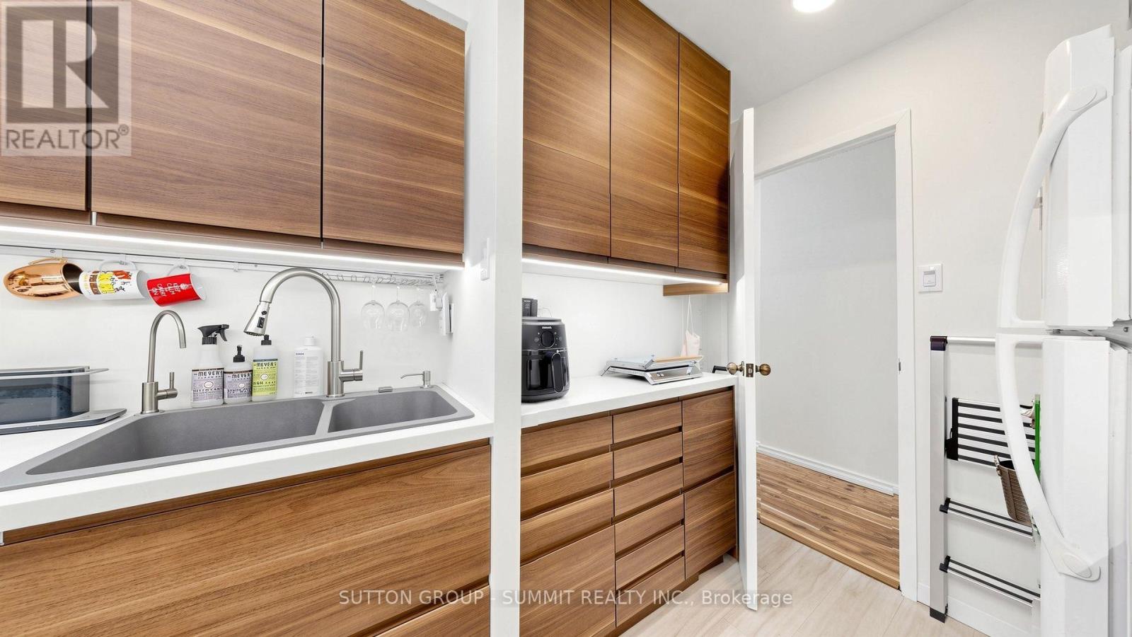 228- 2095 ROCHE Court North, Mississauga, ON photo 8