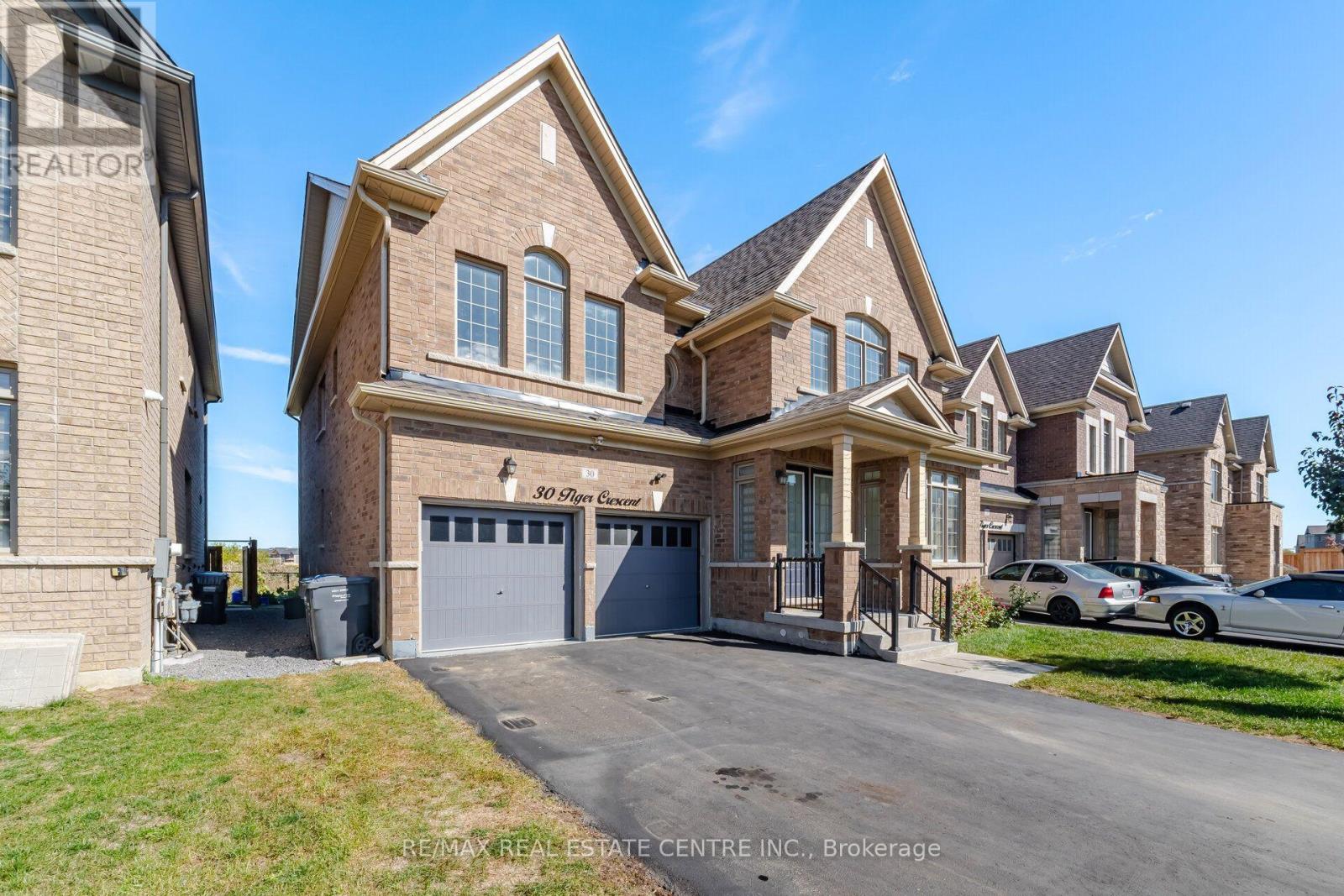 30 Tiger Crescent, Brampton, ON photo 2