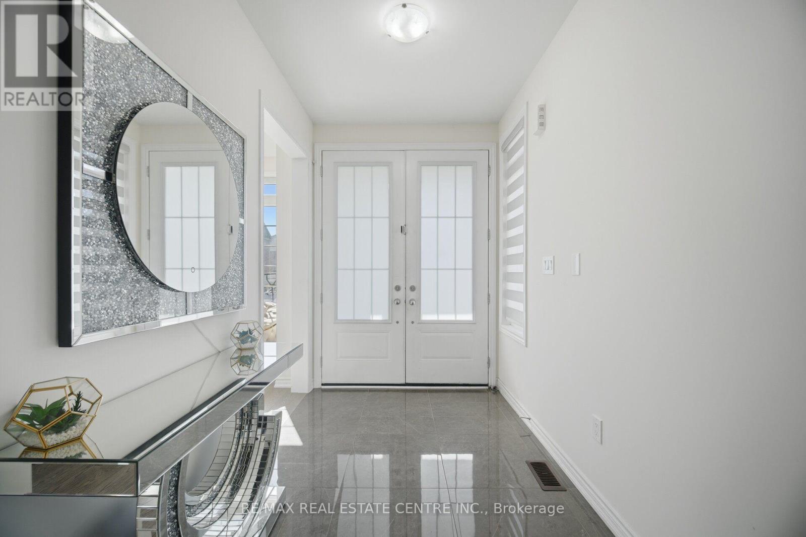30 Tiger Crescent, Brampton, ON photo 5