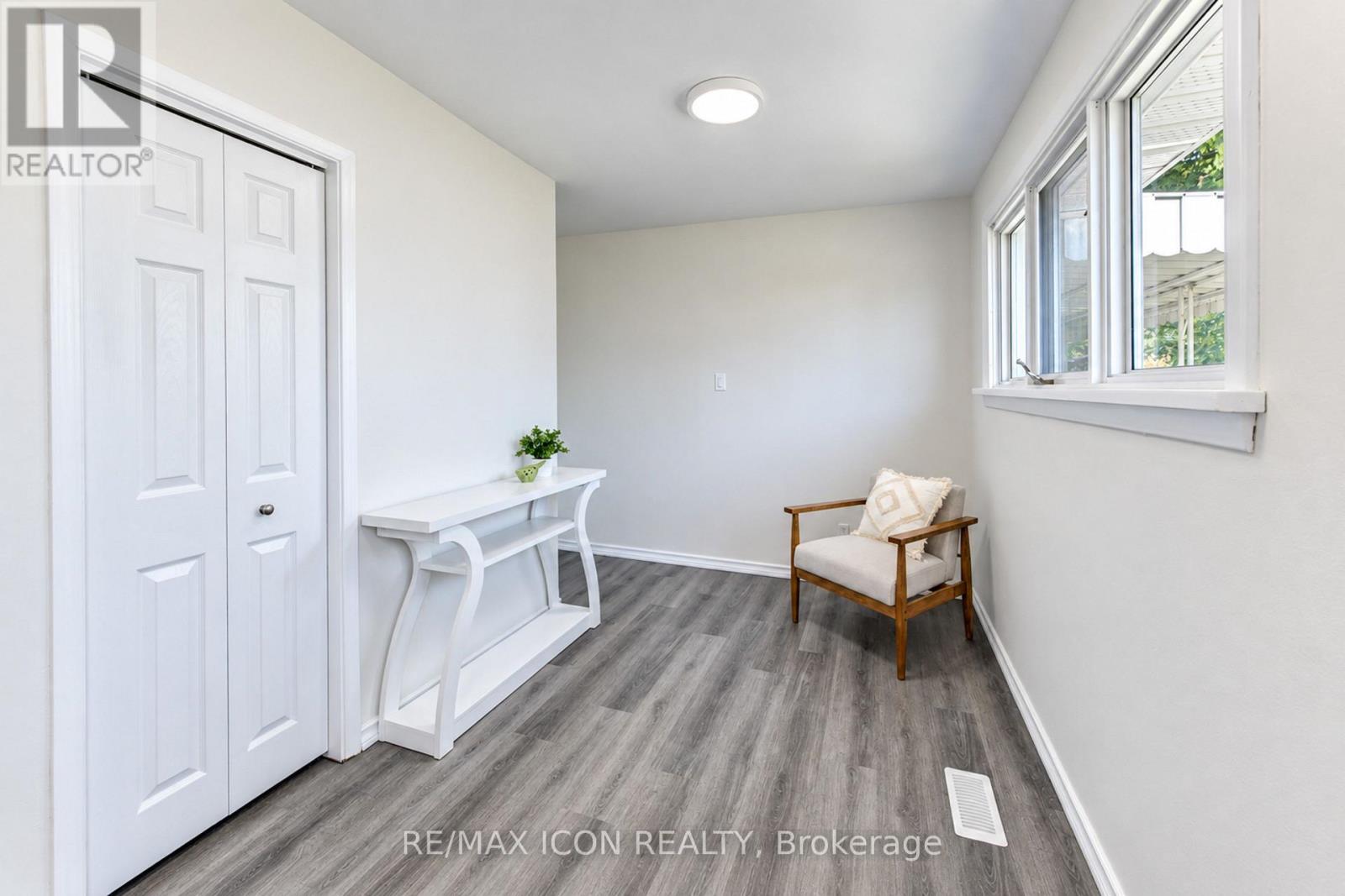 64 LOWREY AVENUE S - 17